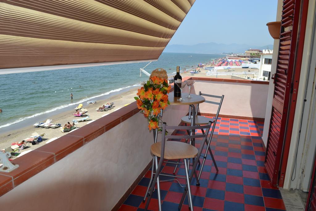 Casa Vacanze Dei Navigatori On The Sea Pontecagnano Dış mekan fotoğraf